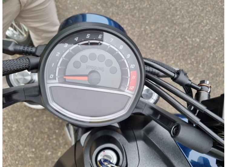 HYOSUNG GV 125 X / 109.85€/MOIS* / DSN MOTOS 40